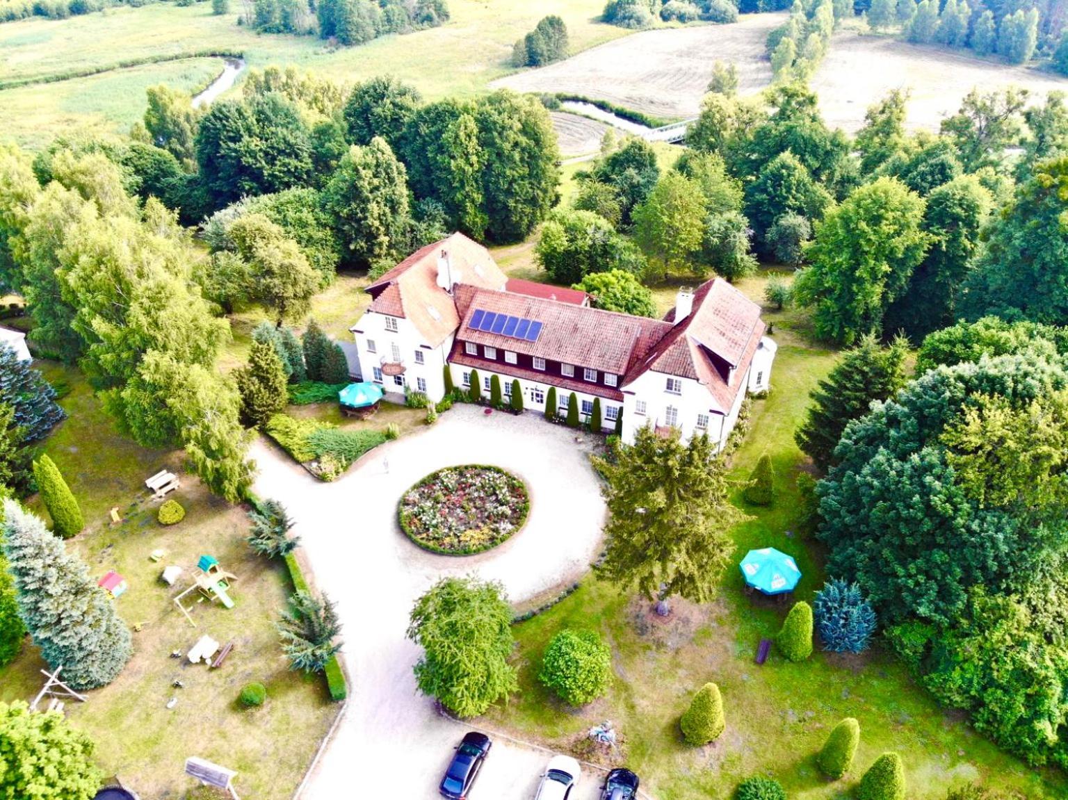 Palac Wojciechy Экстерьер фото