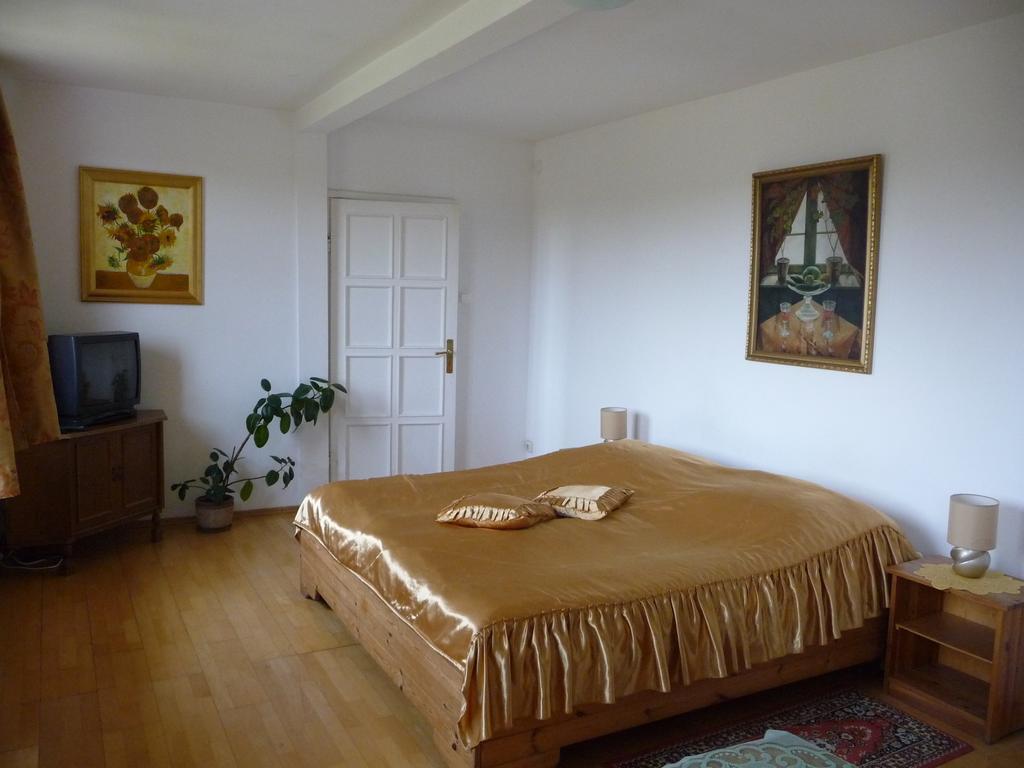 Palac Wojciechy Экстерьер фото